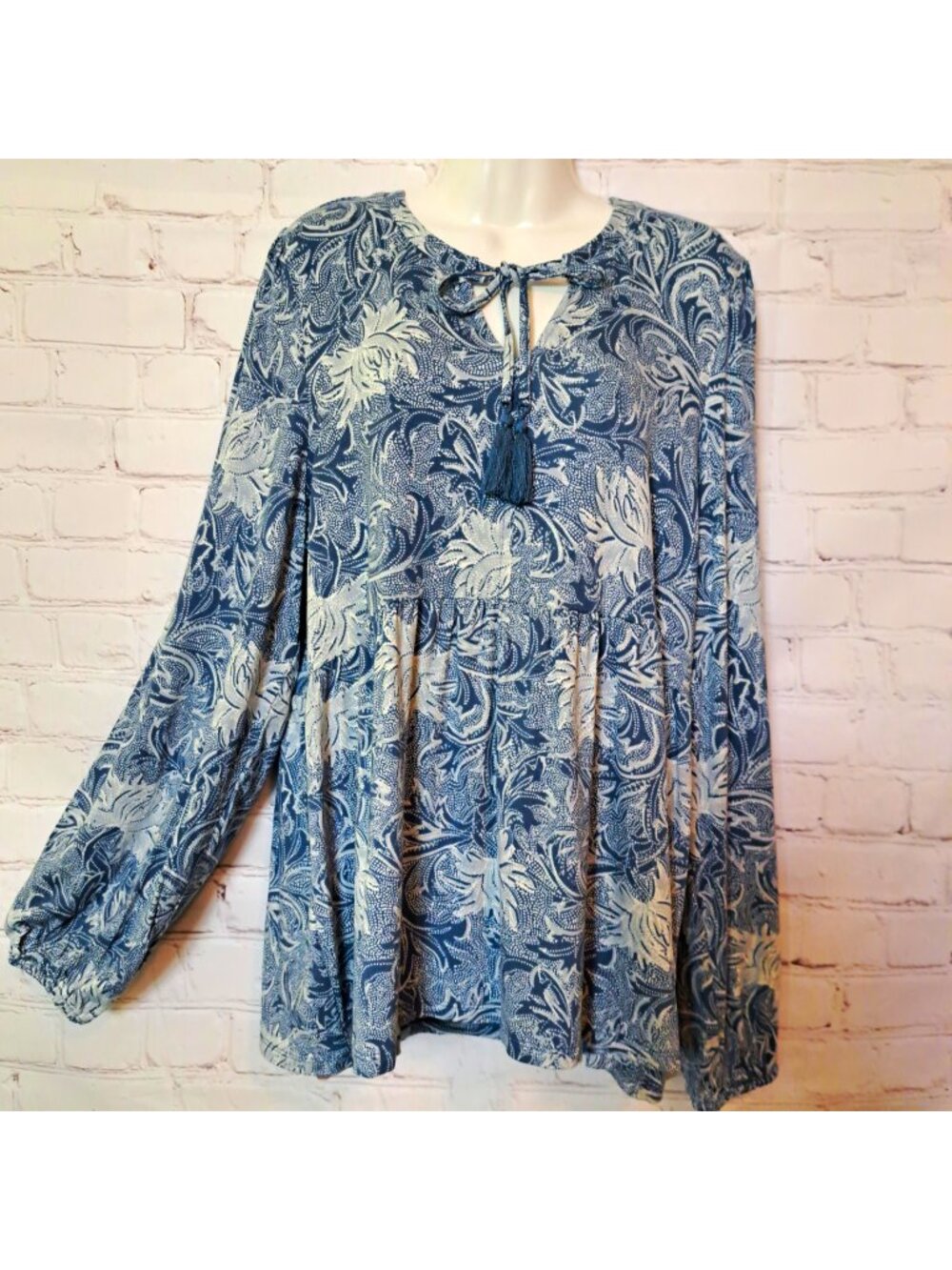 Wonderly NEW Ultrasoft Floral Peasant Top Tie Neck Size Large
